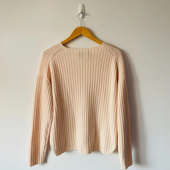 Aritzia Wilfred Free 100% Merino Wool Ribbed Knit V Neck Sweater Cream Sz Small - Picture 4 of 6